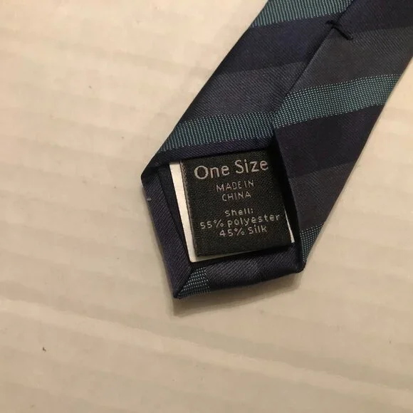 banana Republic men's new 55%polyester 45%silk tie 2 1/4 X 60